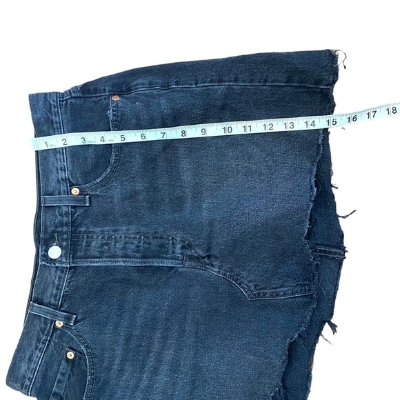 LEVI'S Deconstructed Washed Black Cutoff Denim Mini Skirt - Picture 11 of 12